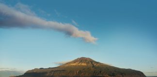 Sabe qual é a ilha habitada mais isolada do planeta? Tem nome português