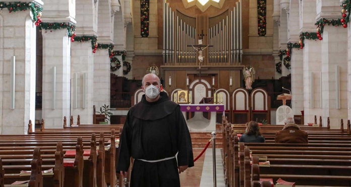 PALESTINIAN-CHRISTMAS-HEALTH-VIRUS