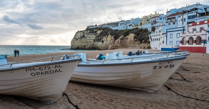 algarve praia barcos_1a_pixabay