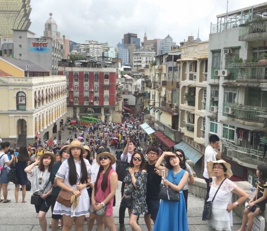 Enganar a fome de viagens – crónica de José Luís Peixoto