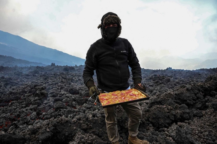 Guatemala_vulcão pacaya_pizza_Johan ORDONEZ_AFP