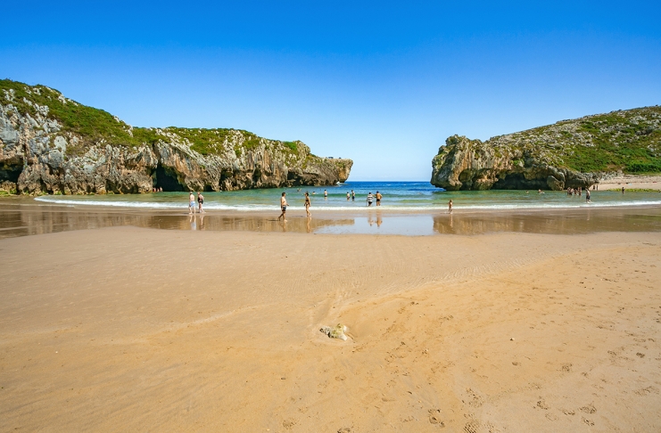 Playa-de-Cuevas-del-Mar_Gonzalo-Azurmendi