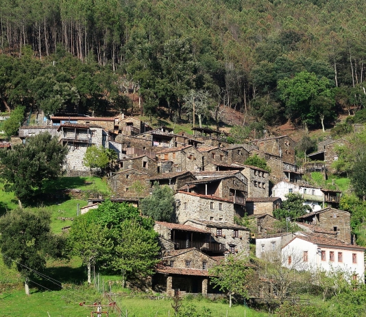 É oficial, Portugal virou-se para dentro. E ainda bem
