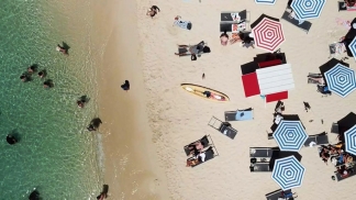 Estaremos a pecar por querer abraçar o Mundo?