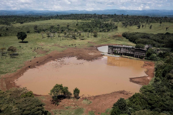 FILES-KENYA-BRITAIN-QUEEN-ROYAL