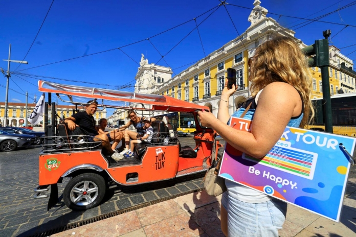 lisboa portugal turistas tuk tuk 1 paulo spranger