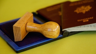 Adeus aos carimbos nos passaportes (afinal) não é para já